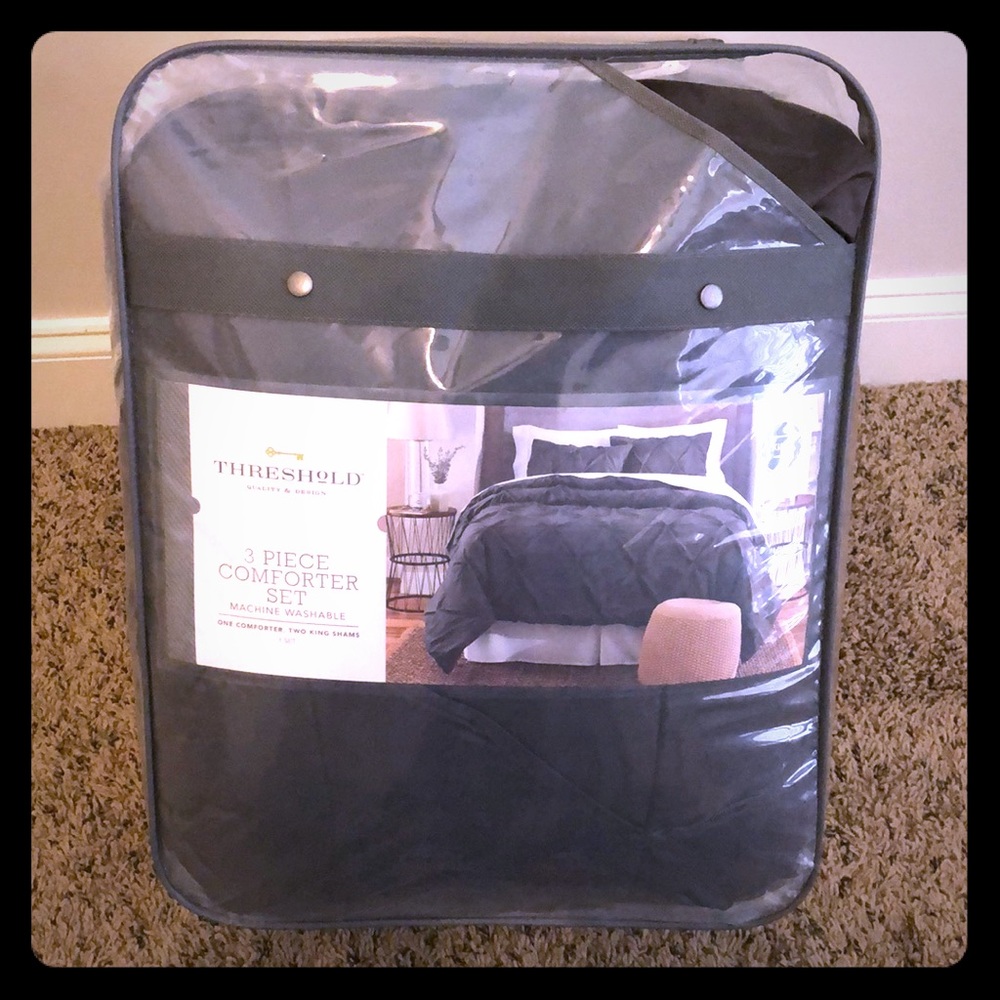 King - Pinched Pleat Comforter Set